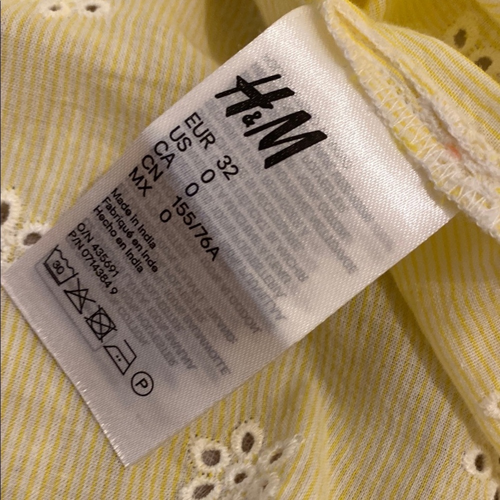 H&M Yellow Ruffled Sleeveless Top. Size 0 - Picture 5 of 6